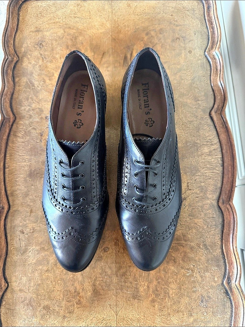Floran's Women’s Brogue Oxfords in Black Like New